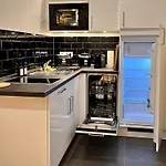 Penthouse Wolkenplatz 55 Qm -- Grosse Dachterrasse, Kostenfrei Garage Und Wlan, Ebk, Smart Tv, Haltestelle Stadtbahn 100 Meter -- Perfekt Fuer Geschaeftsreisende Und Familien