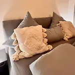 Penthouse Wolkenplatz 55 Qm -- Grosse Dachterrasse, Kostenfrei Garage Und Wlan, Ebk, Smart Tv, Haltestelle Stadtbahn 100 Meter -- Perfekt Fuer Geschaeftsreisende Und Familien