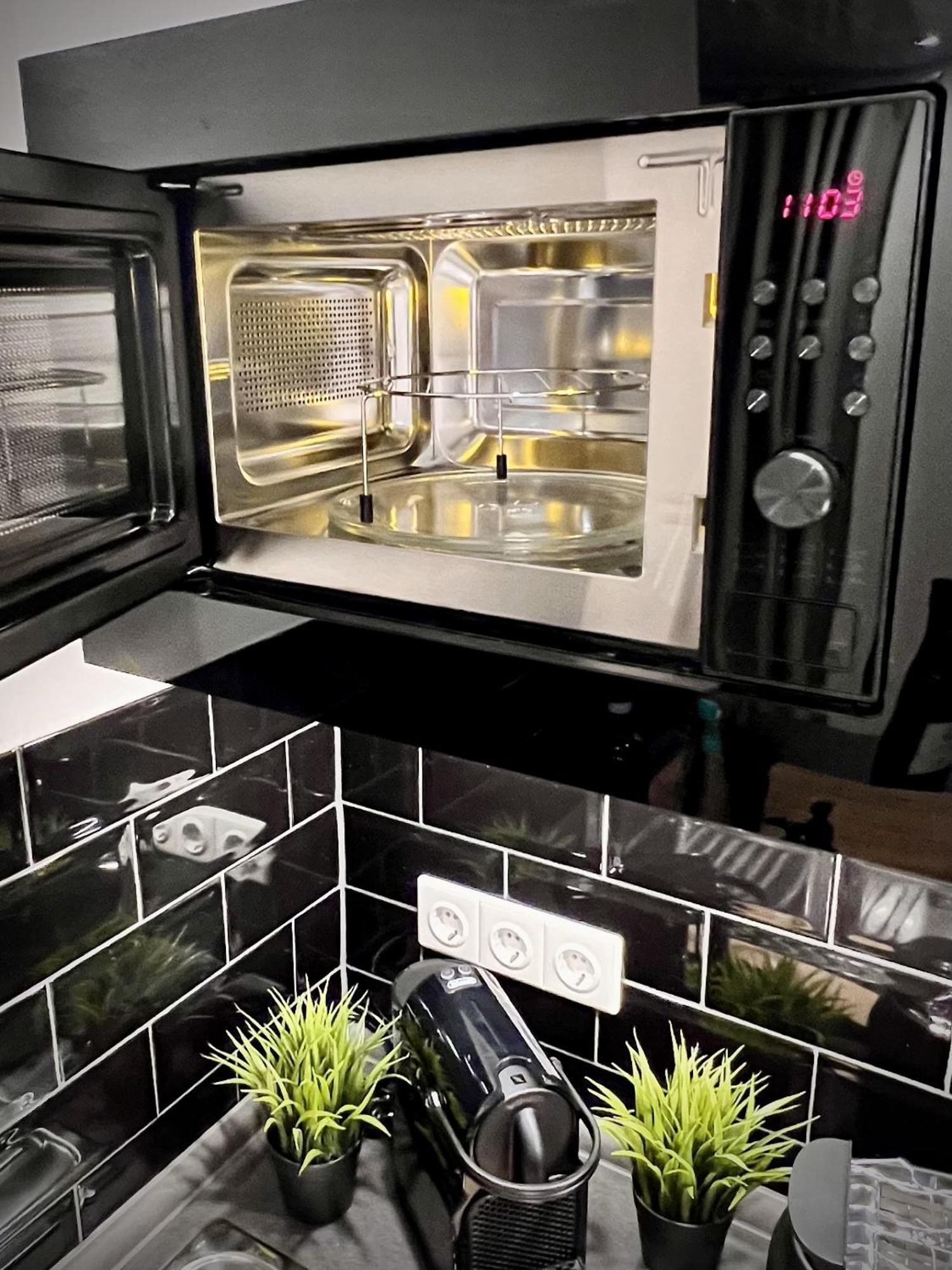 Penthouse Wolkenplatz 55 Qm -- Grosse Dachterrasse, Kostenfrei Garage Und Wlan, Ebk, Smart Tv, Haltestelle Stadtbahn 100 Meter -- Perfekt Fuer Geschaeftsreisende Und Familien Apartment