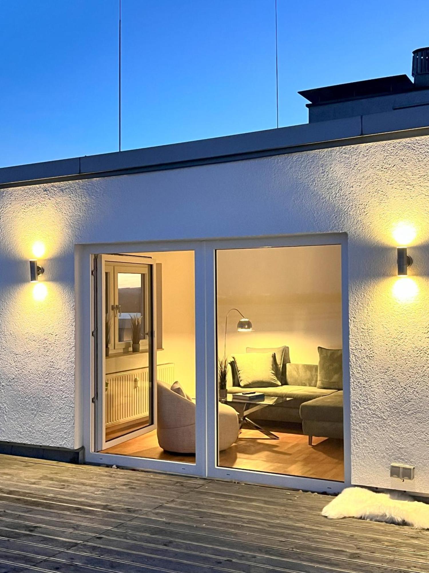 Apartment Penthouse Wolkenplatz 55 Qm -- Grosse Dachterrasse, Kostenfrei Garage Und Wlan, Ebk, Smart Tv, Haltestelle Stadtbahn 100 Meter -- Perfekt Fuer Geschaeftsreisende Und Familien *