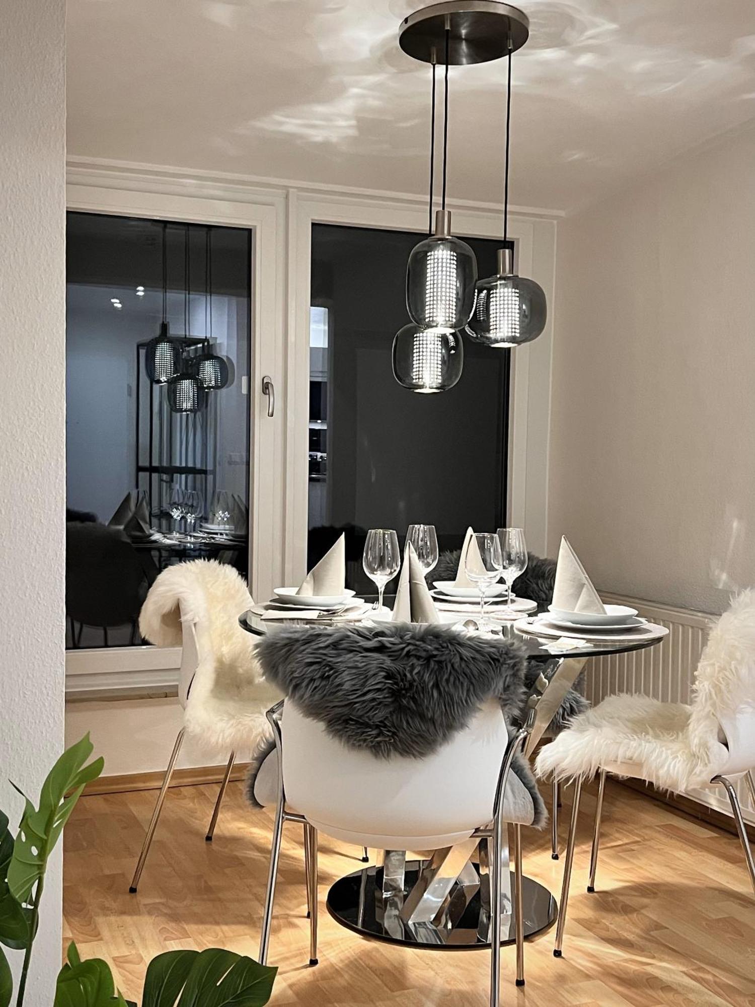 Penthouse Wolkenplatz 55 Qm -- Grosse Dachterrasse, Kostenfrei Garage Und Wlan, Ebk, Smart Tv, Haltestelle Stadtbahn 100 Meter -- Perfekt Fuer Geschaeftsreisende Und Familien Apartment